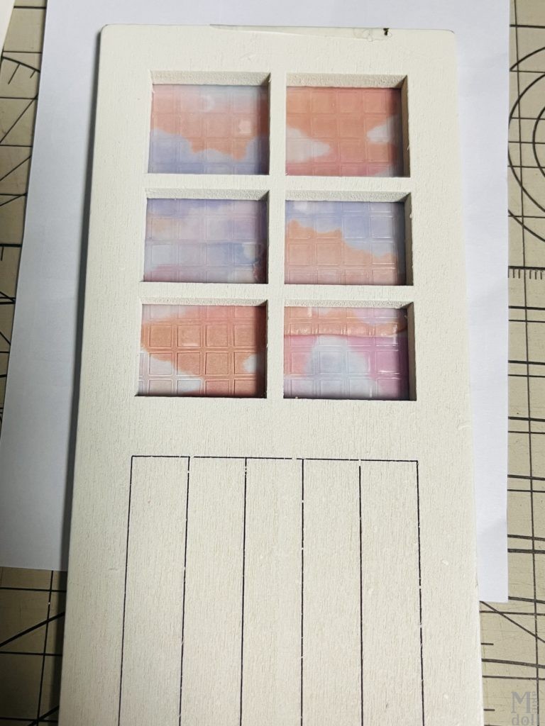 セリア ドールハウスドア裏側（夕焼け）