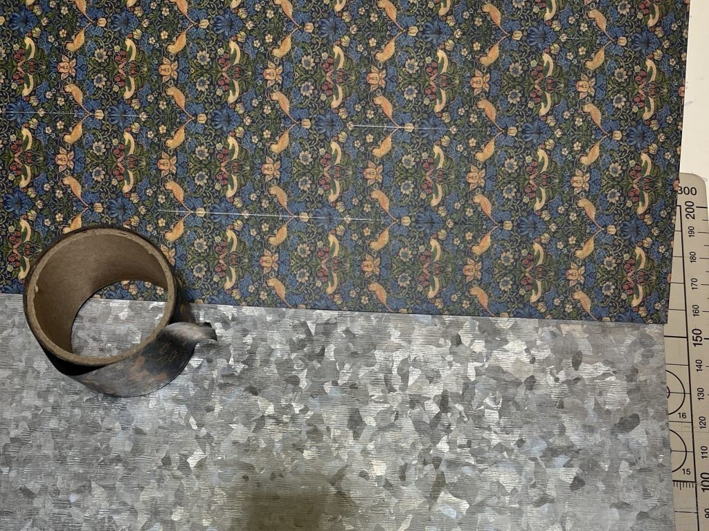 セリア　ブリキ板とウィリアムモリスのマステ（途中経過）