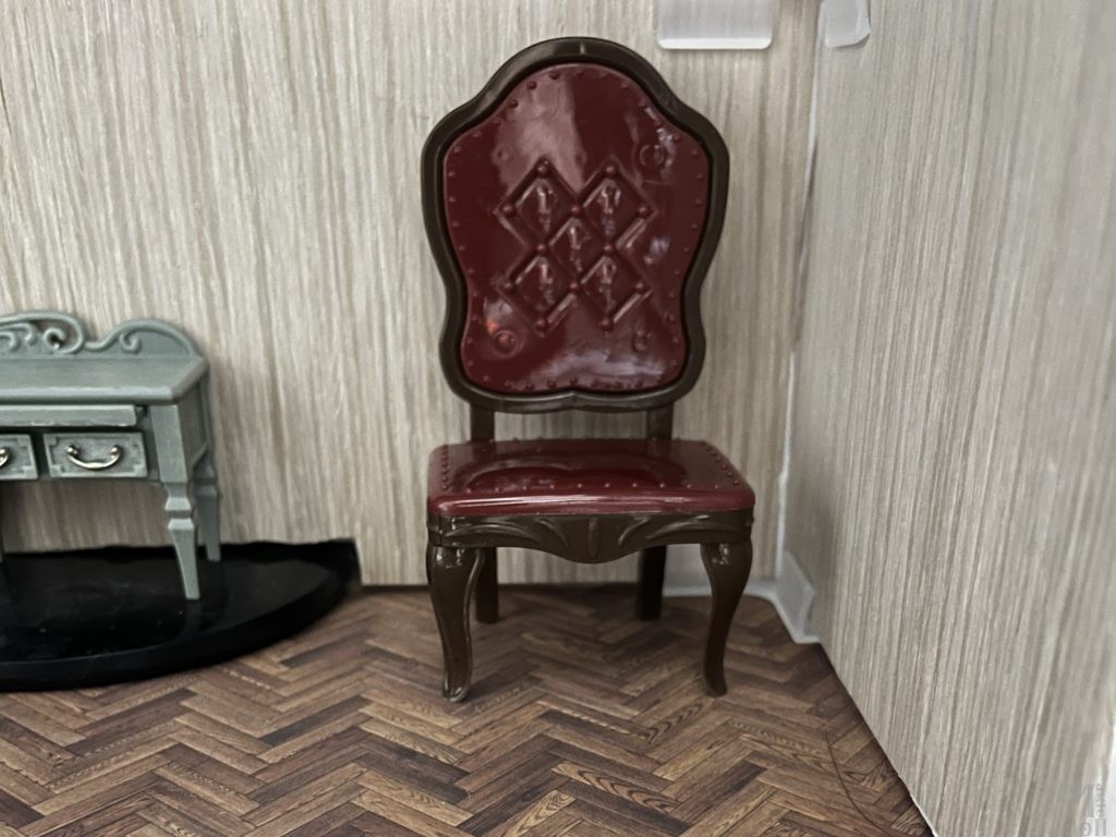 セリアの椅子(革張りのソファ風)